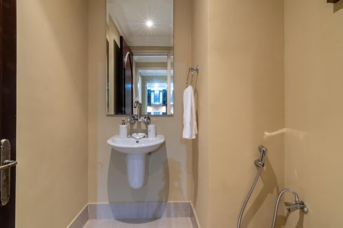 Fountain View 2bhk In Mall Apartment Dubai