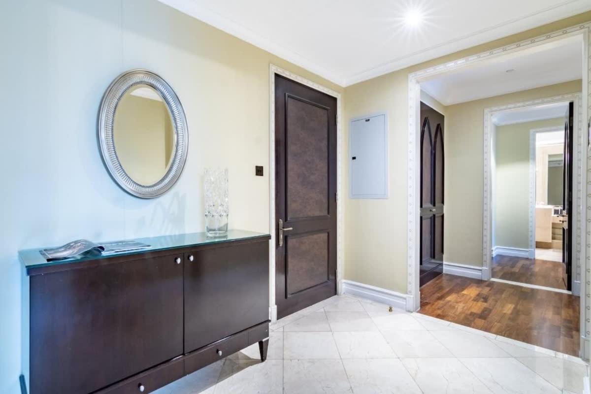 Apartment Fountain View 2bhk In Mall