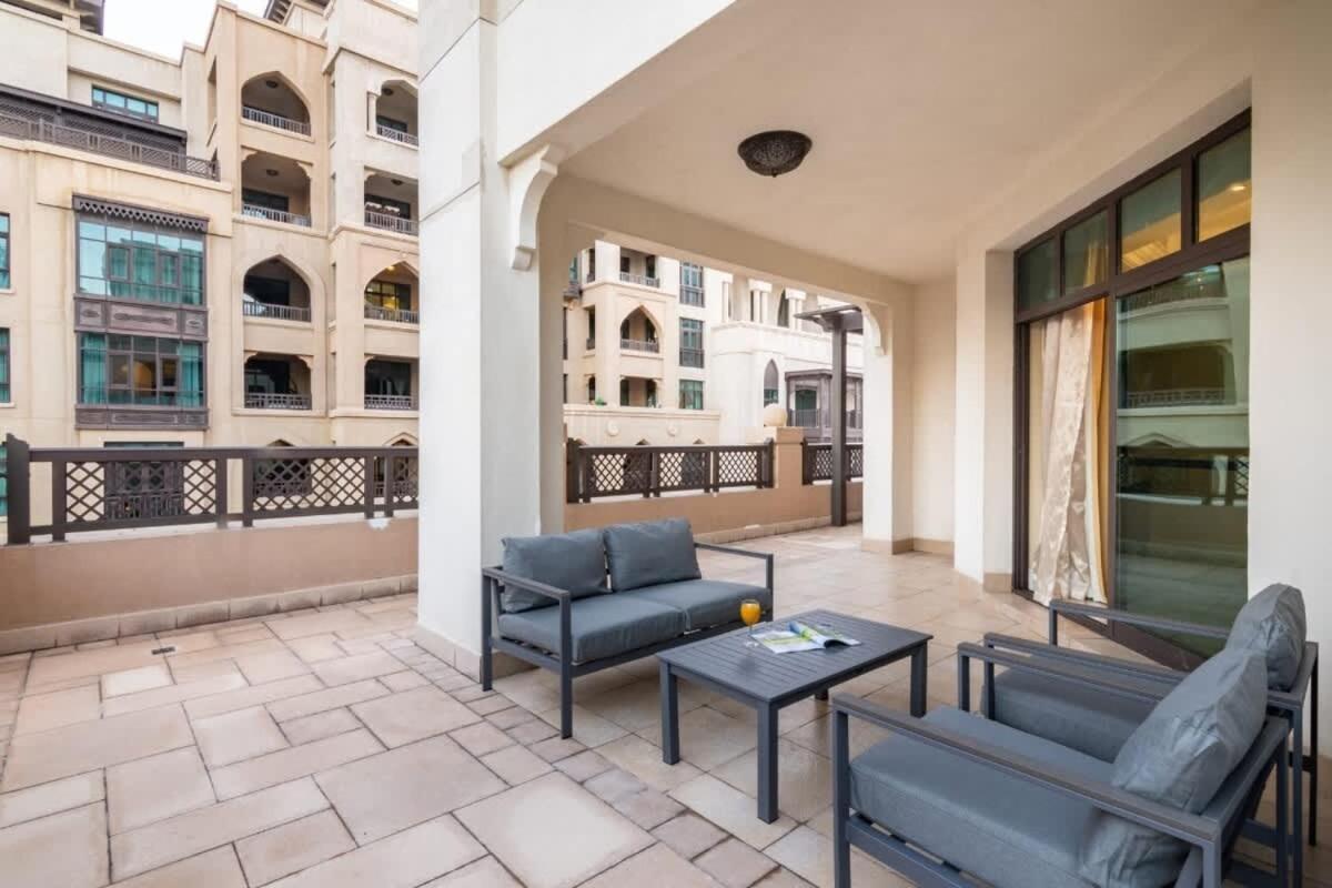 Fountain View 2bhk In Mall Apartment *