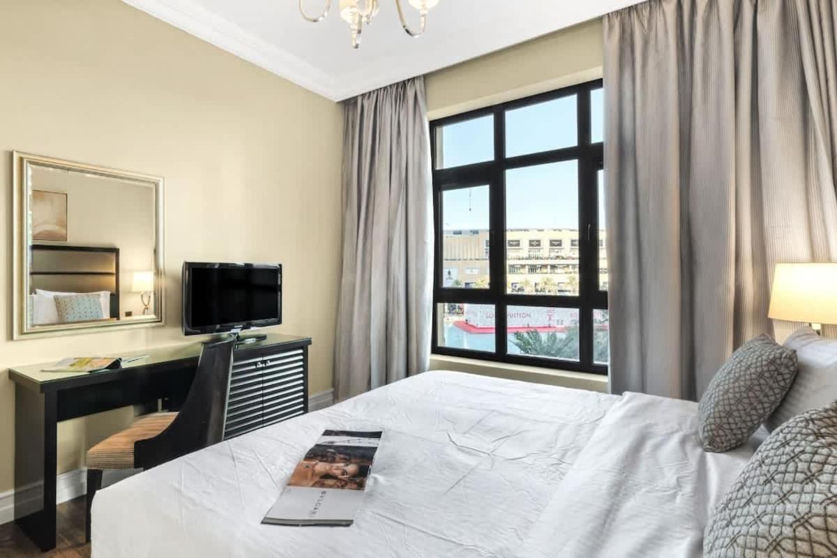 Fountain View 2bhk In Mall Apartment Dubai