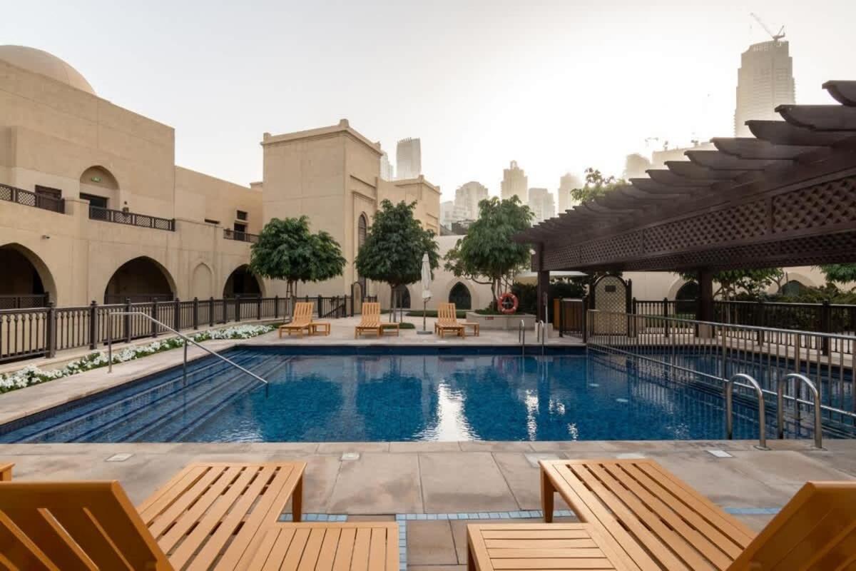 Fountain View 2bhk In Mall