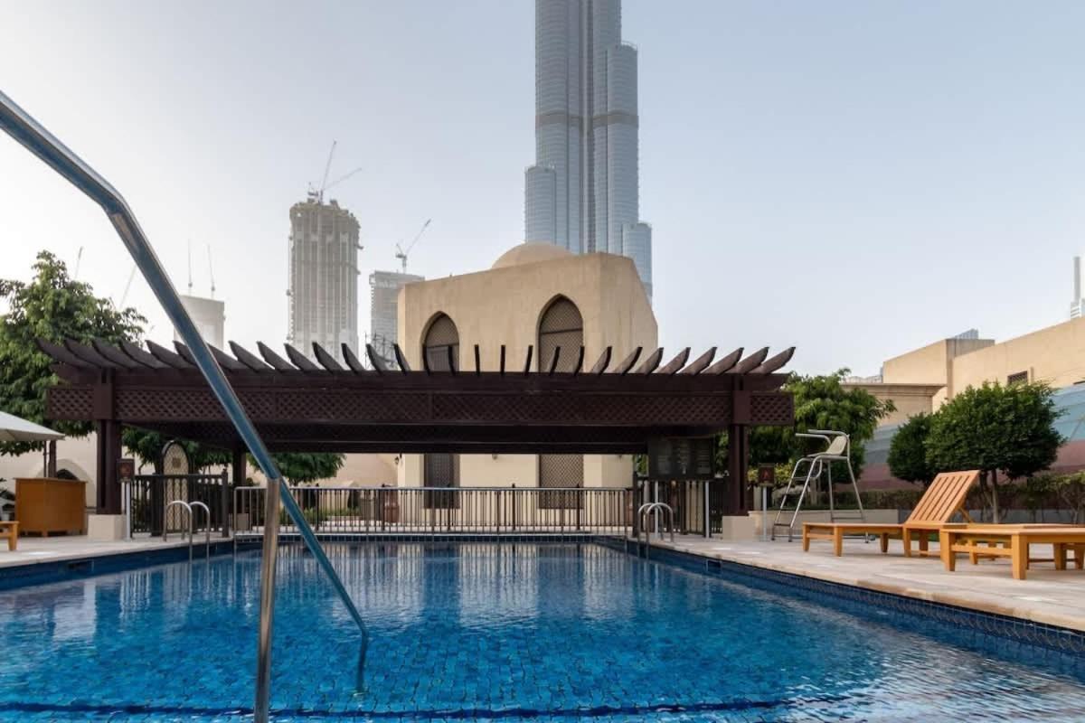 Fountain View 2bhk In Mall Dubai