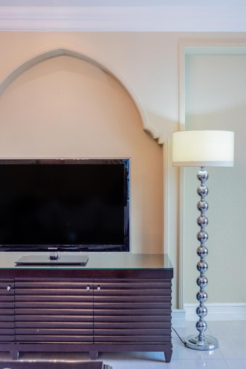 Fountain View 2bhk In Mall * Dubai